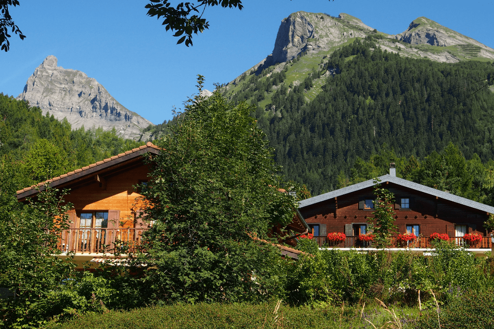 Muveran montagne d'Ovronnaz depuis Morthey. Joli quartier ancien balade en famille